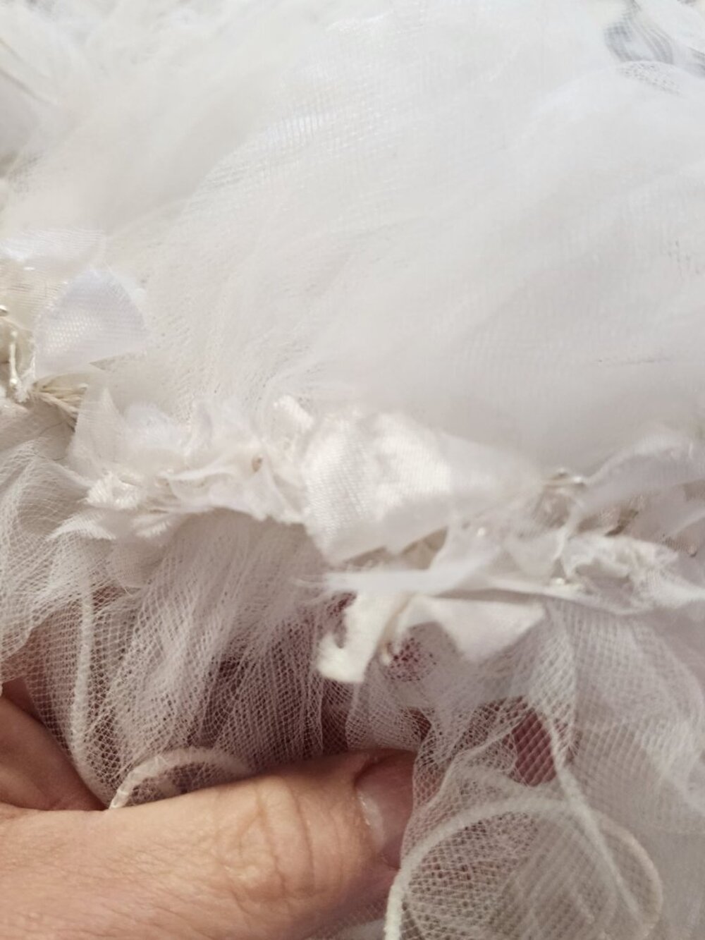 Wedding Veil elbow-length veil characterized multiple layers sheer tulle creates - Picture 4 of 5